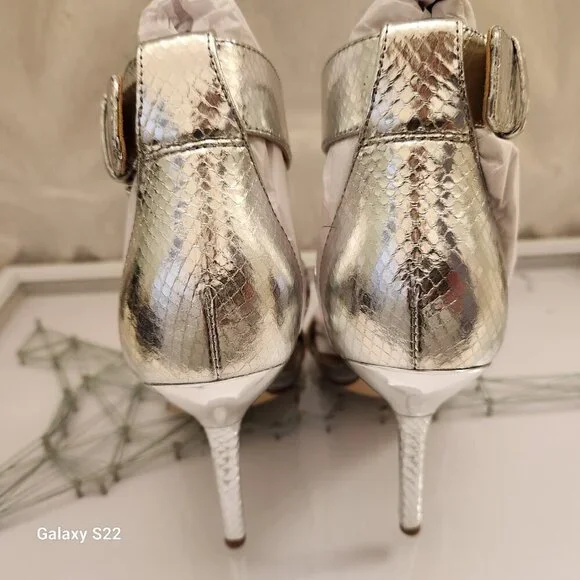 Michael Kors Amal Sandals. NIB. Size 5 - Picture 5 of 10